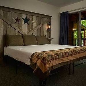 Twin Lakes Camp Resort